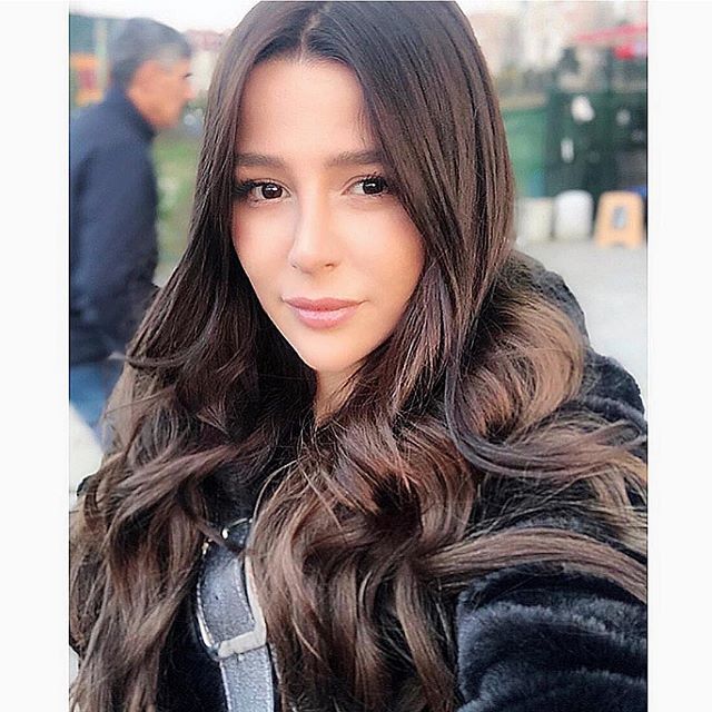 Aşk ve Umut Dizisi Zeynep