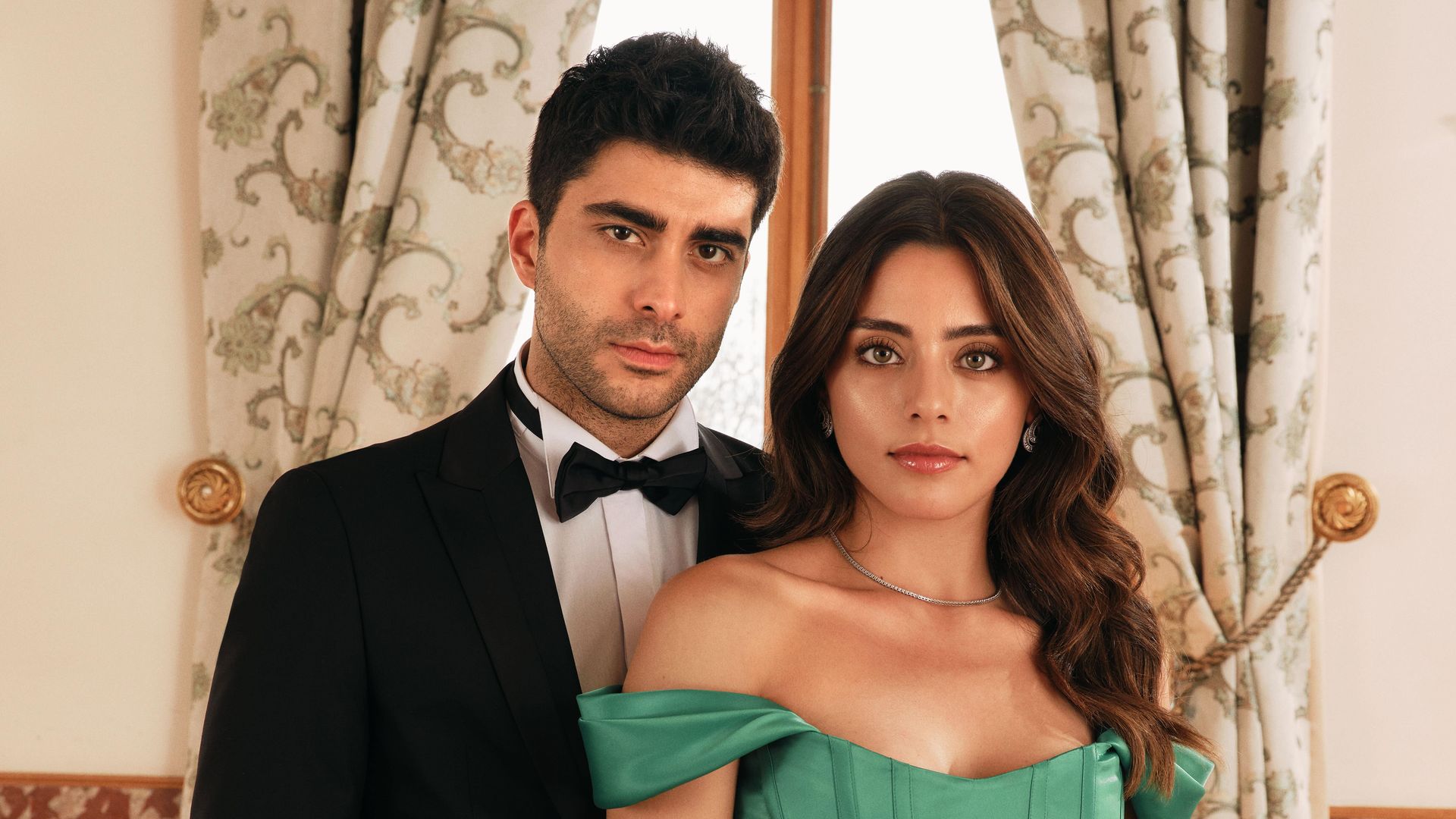 Kızılcık Şerbeti Dizisi Oyuncuları Ne Kadar Maaş Alıyor