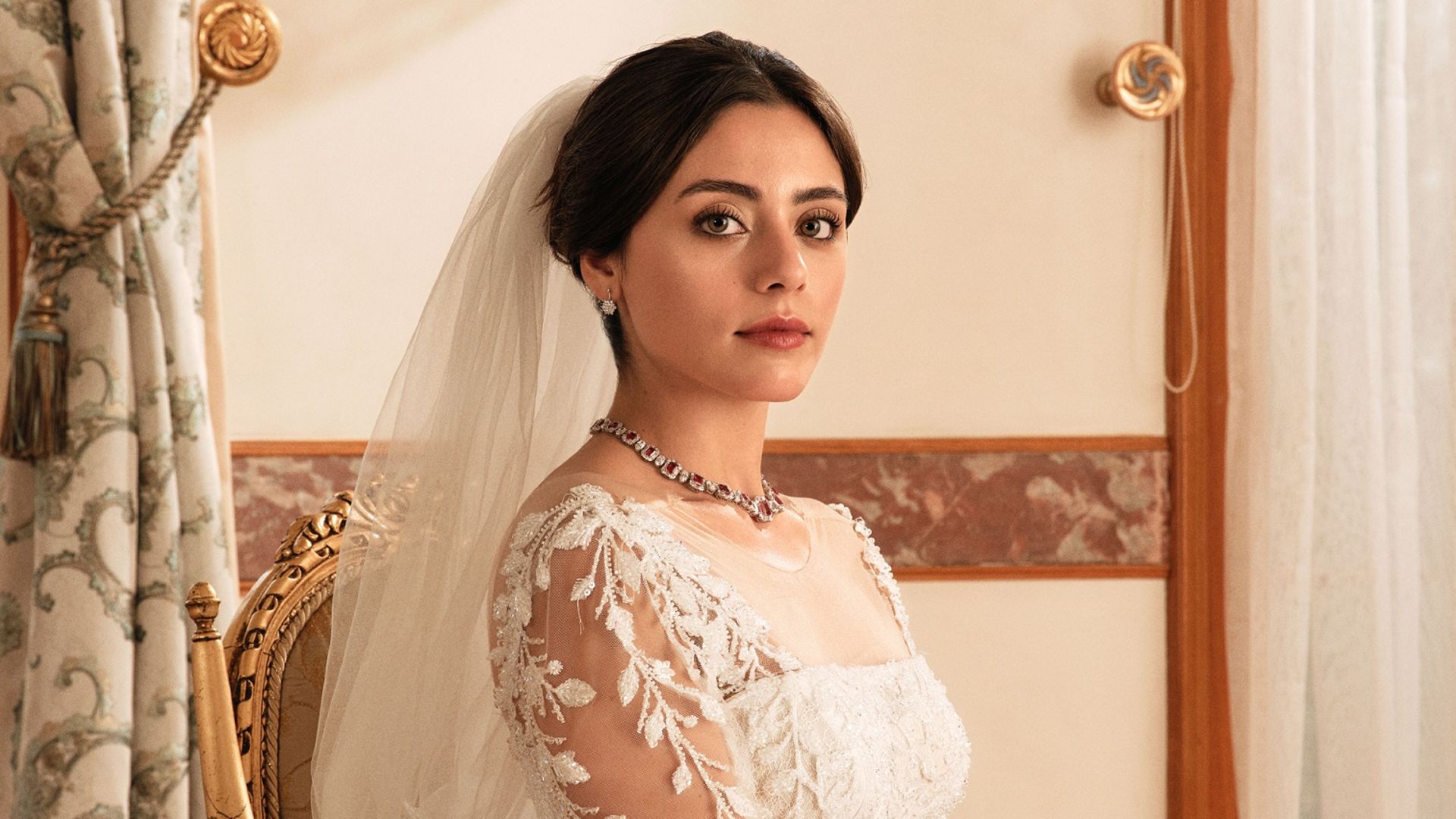 Kızılcık Şerbeti 18 Bölüm Kıyafetleri