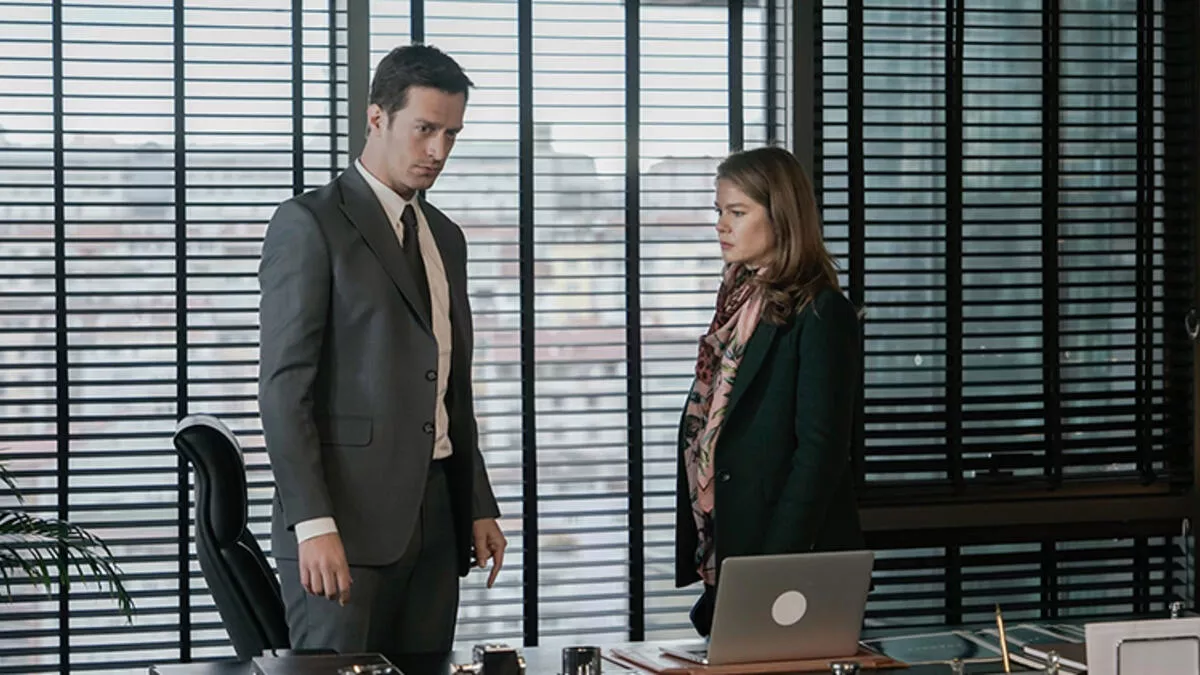 Camdaki Kız 72 Bölüm Kıyafetleri