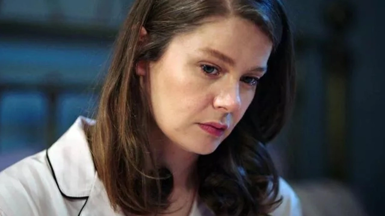 Camdaki Kız 71 Bölüm Kıyafetleri